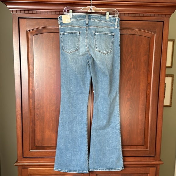 Kut from the Kloth Ana High Rise Fab Ab Flare Ultimate Wash - Picture 2 of 6